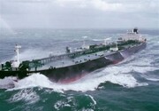 تصاویر دلهره‌آور یک نفتکش در اوج طوفان اقیانوسی