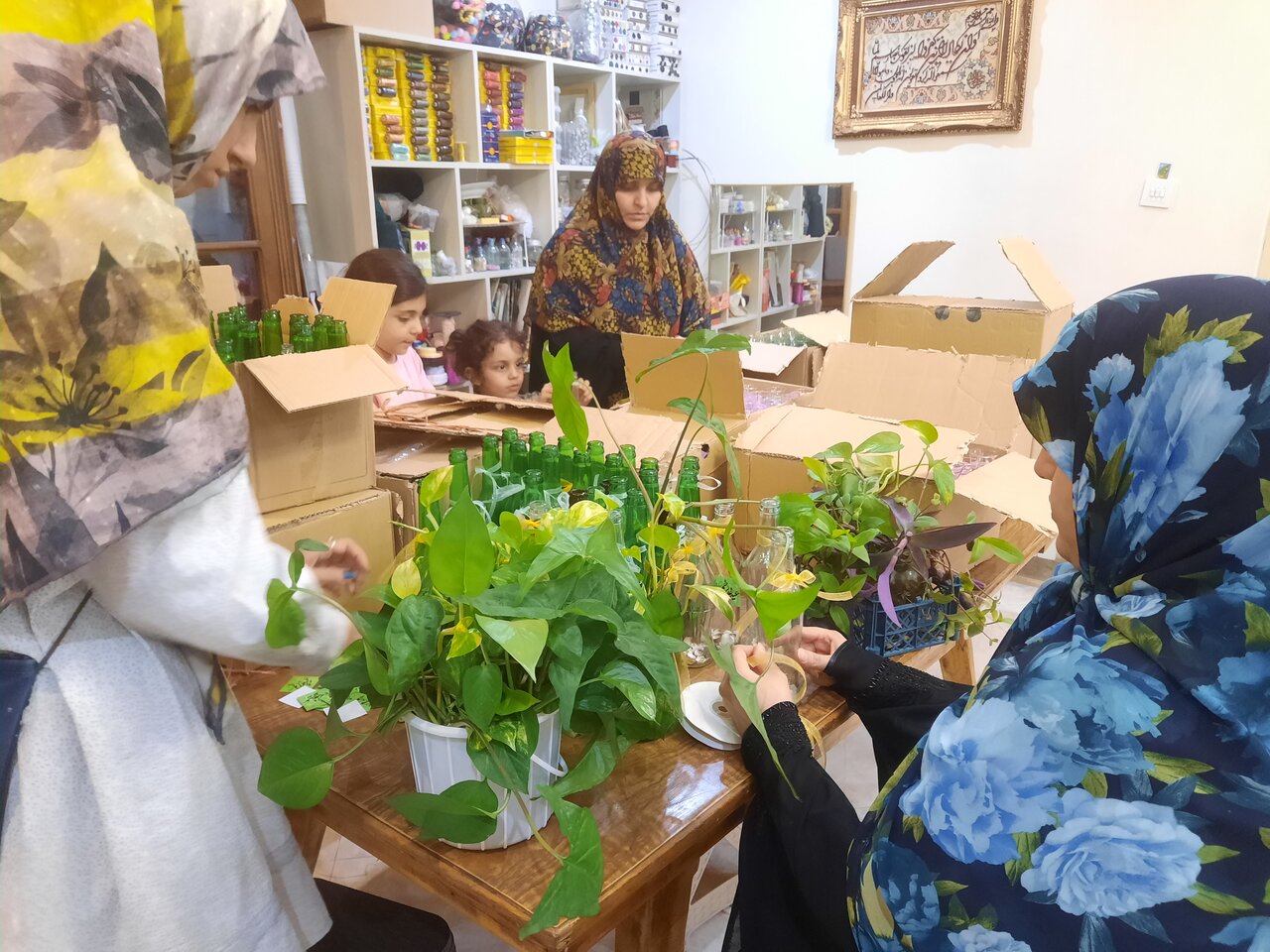 فیلم | گلدانهای اهدایی اهالی خیابان طوس در روز عید ولایت