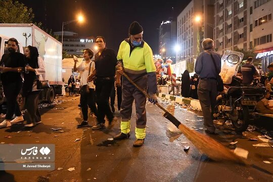 نظافت شهر پس از پایان میهمانی ۱۰ کیلومتری عید غدیر