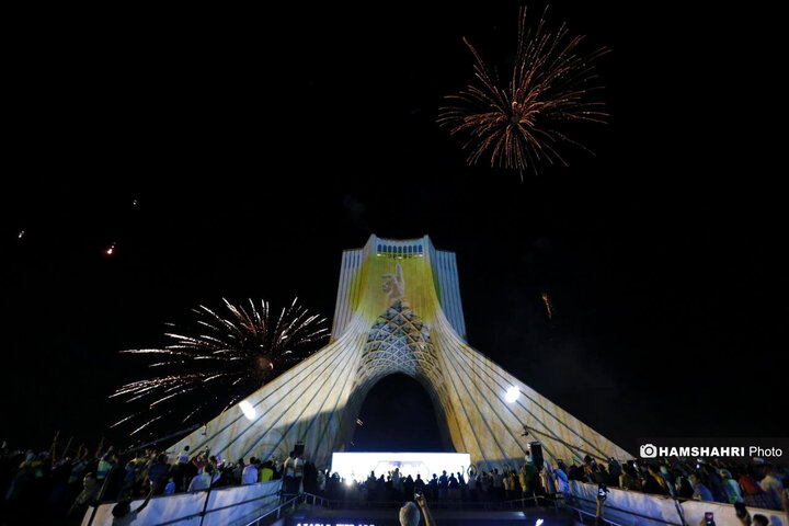 نورافشانی برج آزادی در شب عید غدیر