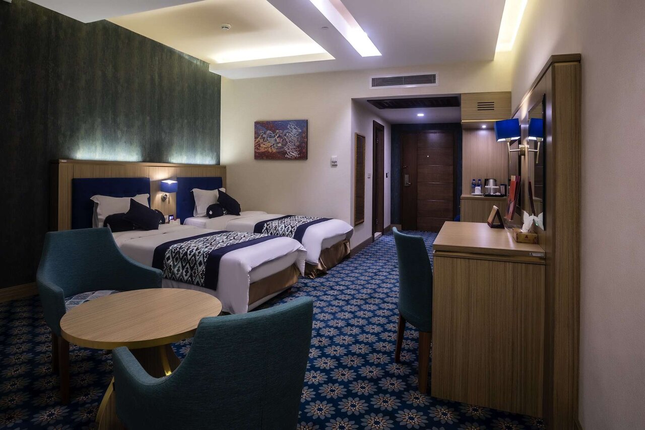 کدام هتل اصفهان تمیزتر است؟