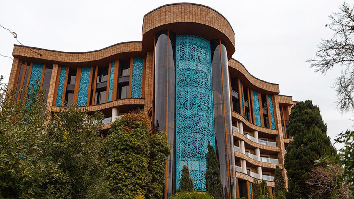 کدام هتل اصفهان تمیزتر است؟