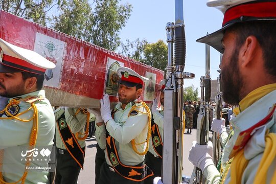 تشییع پیکر مطهر شهیدان مدافع وطن در زاهدان