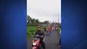 لحظه وحشتناک رانش زمین در اندونزی؛ فرار مردم را ببینید