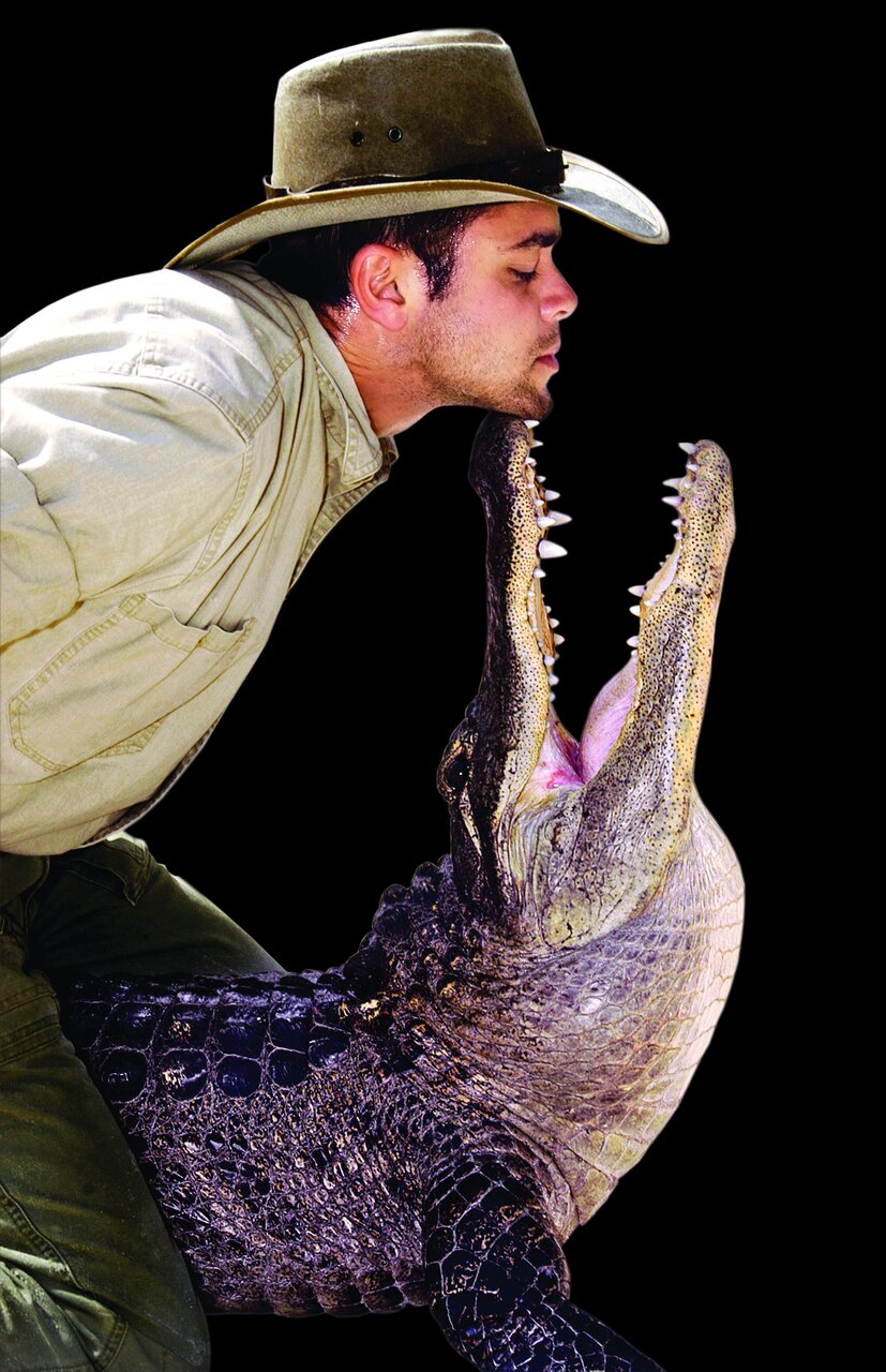 تصاویر |‌ کشتی گرفتن با تمساح‌ها و کروکودیل‌ها
