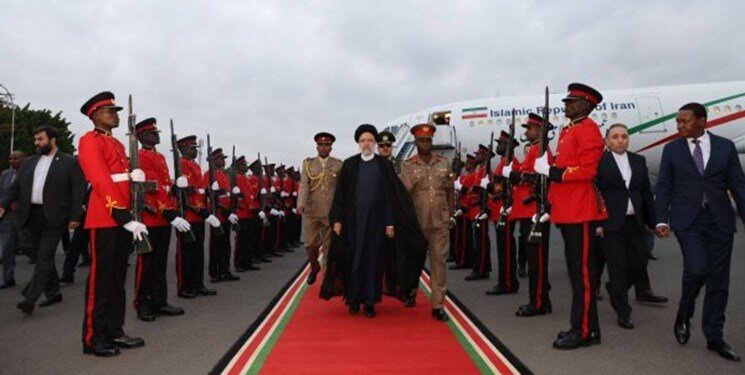 تصاویر | شلیک ۲۱ گلوله توپ به افتخار ورود رئیسی به کنیا | جزئیات استقبال رسمی رئیس‌جمهور کنیا از رئیس جمهور ایران