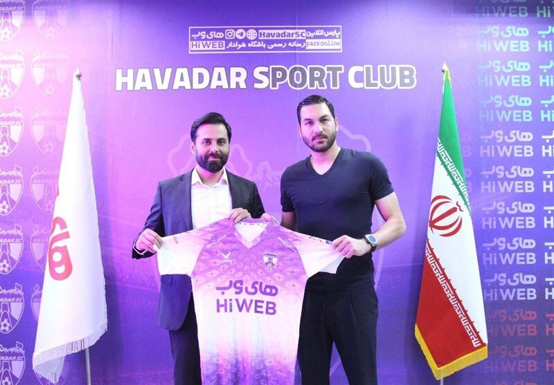 عکس | گلر پرسپولیسی رسماً به هوادار پیوست