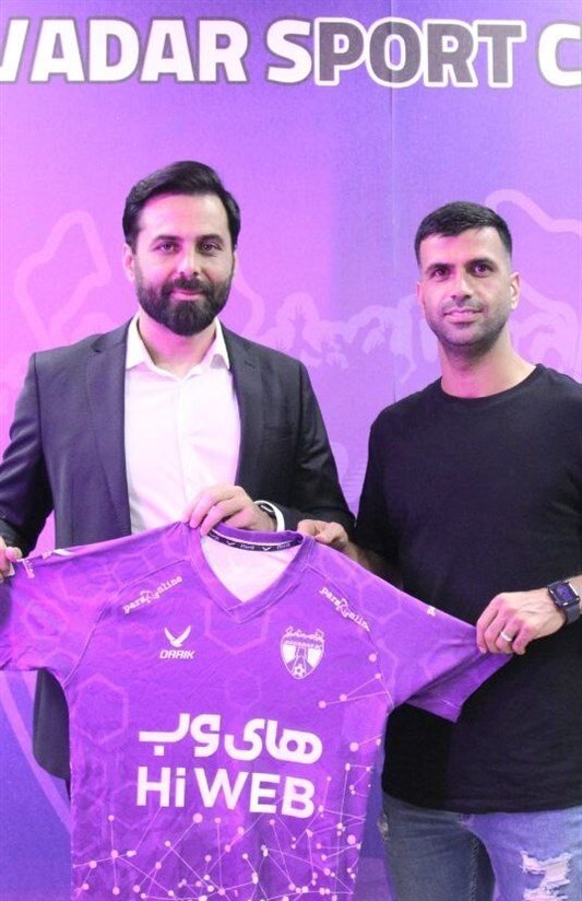 عکس | گلر پرسپولیسی رسماً به هوادار پیوست