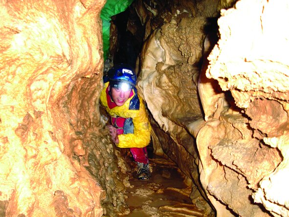 کشف غاری در ایران که پر از اشیا عتیقه بود | ماجرای کشف این غار چرا رسانه‌ای نشد؟