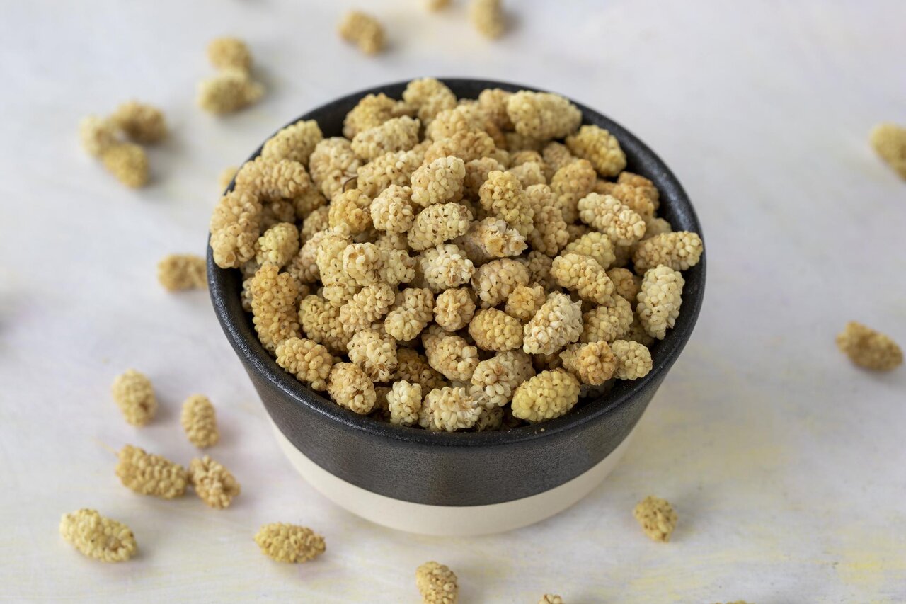 چگونه توت را خشک کنیم که سیاه نشود؟ ؛ بهترین روش خشک کردن توت در خانه | روش نگهداری توت خشک در منزل