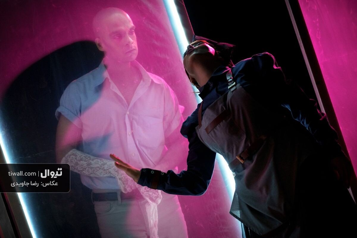 از « سلول شخصی» تا اثری از اکبررادی | از « نویسنده مرده است» تا متنهایی از شل سیلورستاین