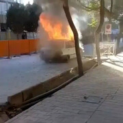 تصاویر آتش گرفتن وحشتناک یک پراید در یکی از خیابان‌های مشهد