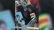 تصاویر | استقبال شدید مردم زیمبابوه از رئیسی با عکس‌هایی از رهبر انقلاب و شهید سلیمانی
