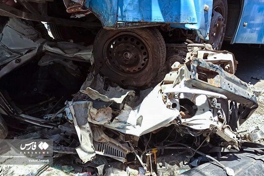 تصادف سنگین اتوبوس در تبریز و برخورد با چندین دستگاه پراید