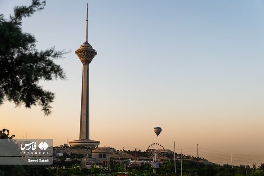 پرواز بالن بر فراز برج میلاد