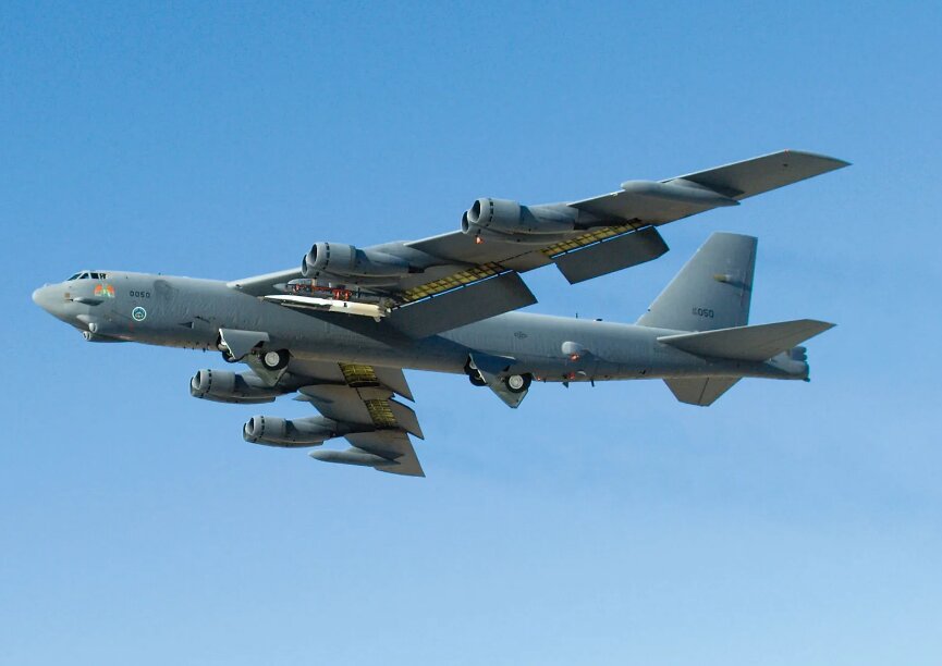 آشنایی با بمبافکن راهبردی بی-۵۲ استراتوفورترس