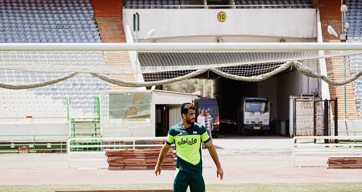 عکس | حسن یزدانی دروازهبان فوتبال شد | حضور غیرمنتظره ستاره کشتی ایران در چارچوب دروازه