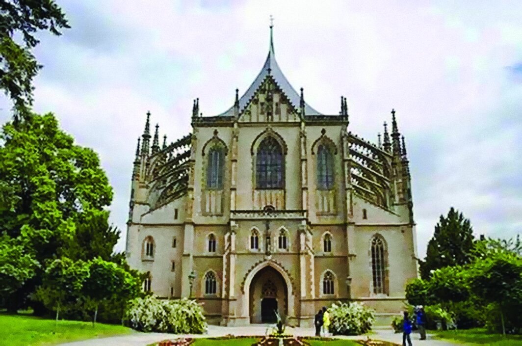 تصاویر کلیسایی که با استخوانهای جمجه مُردهها تزئین شده است