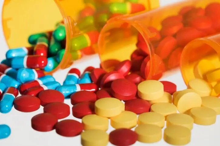 تفاوت معنای رنگها برای مردم دنیا؛ آبی همیشه آرامش نیست! | فواید رنگها برای سلامتی را بدانید