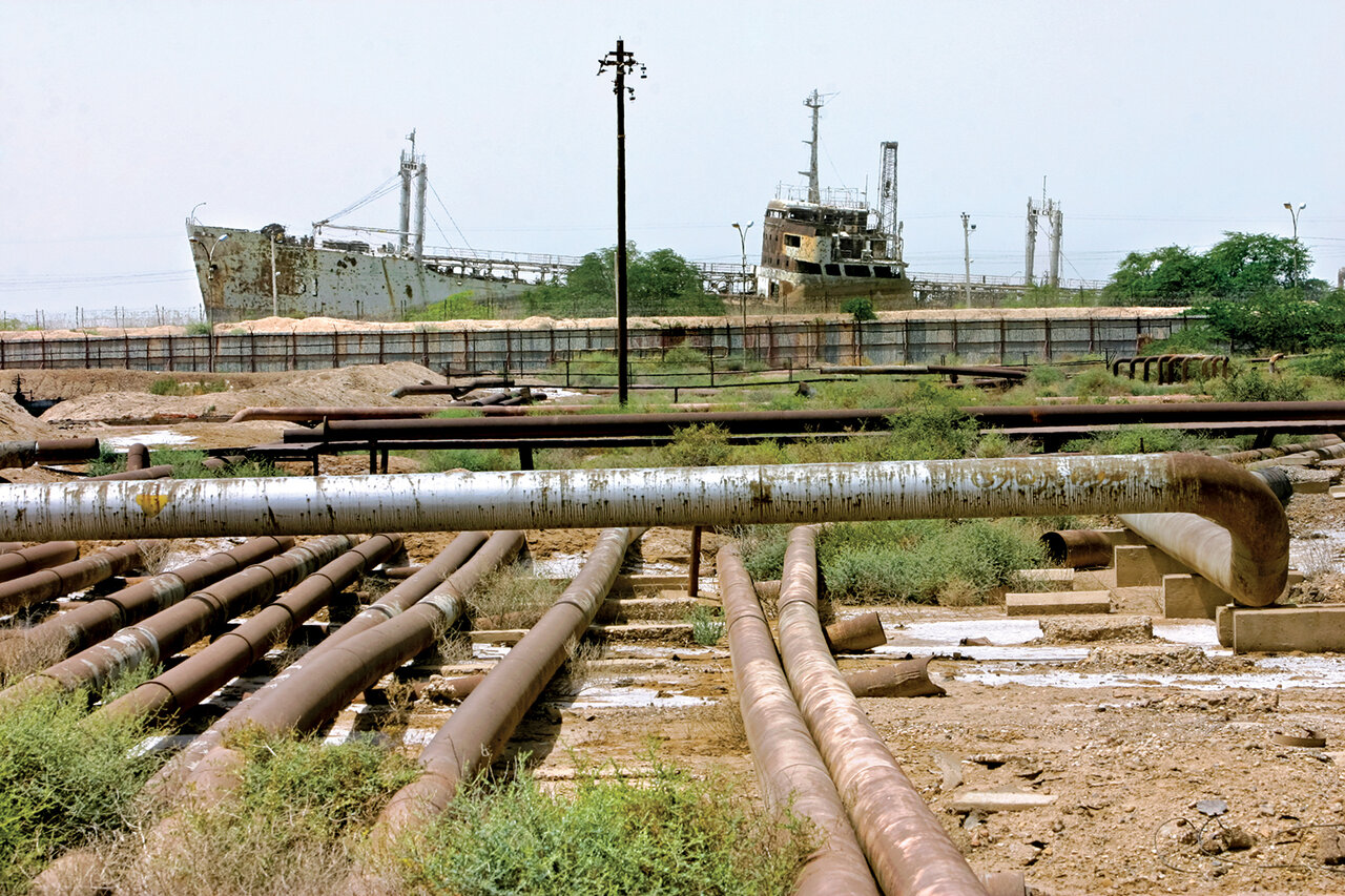 در زخمیترین شهر ایران هنوز گلوله از دیوار بیرون میکشند