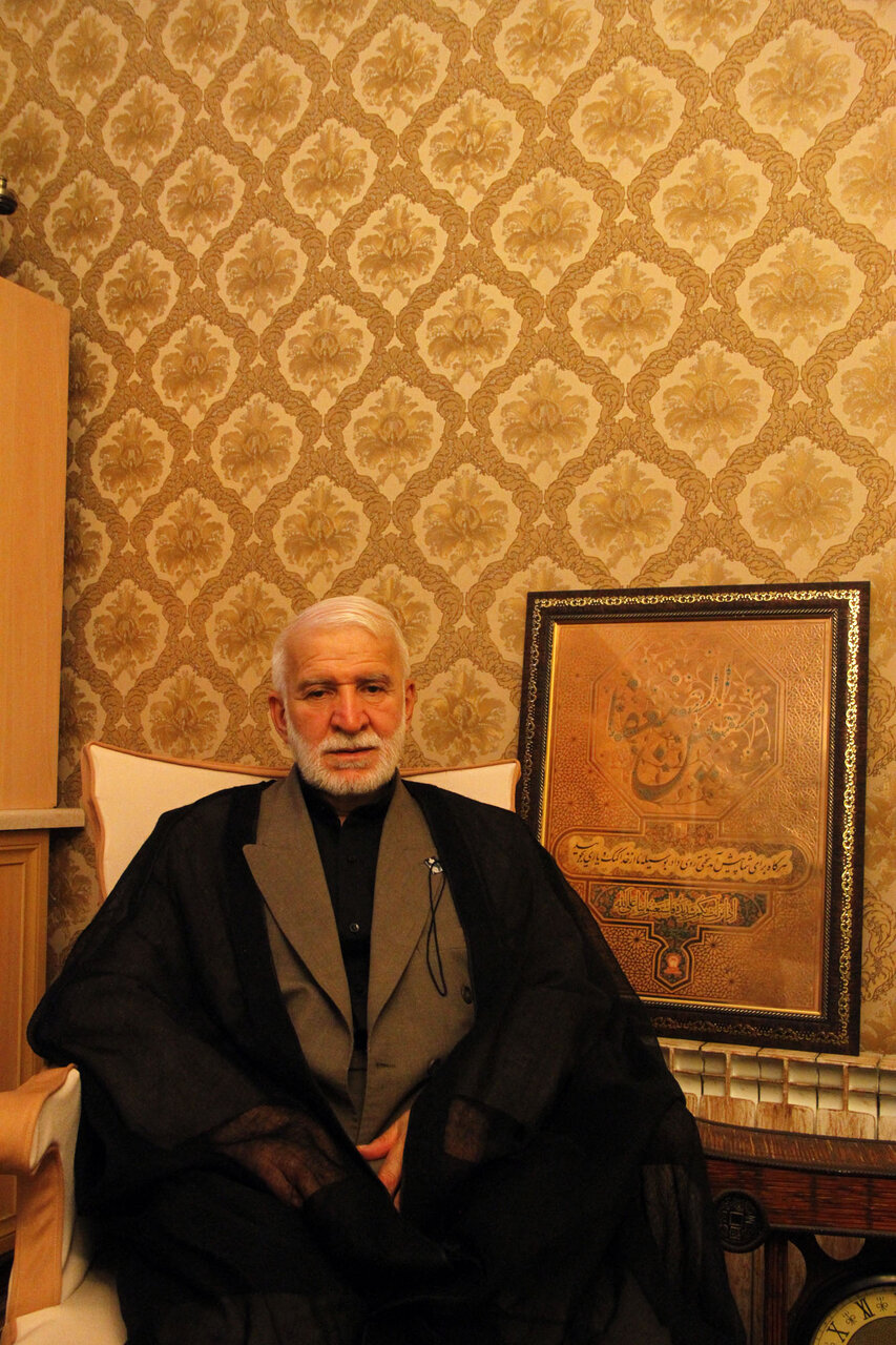 حاج احمد چینی از برکات روضه خانگی میگوید | از کودکی عاشق این تبار محترمم