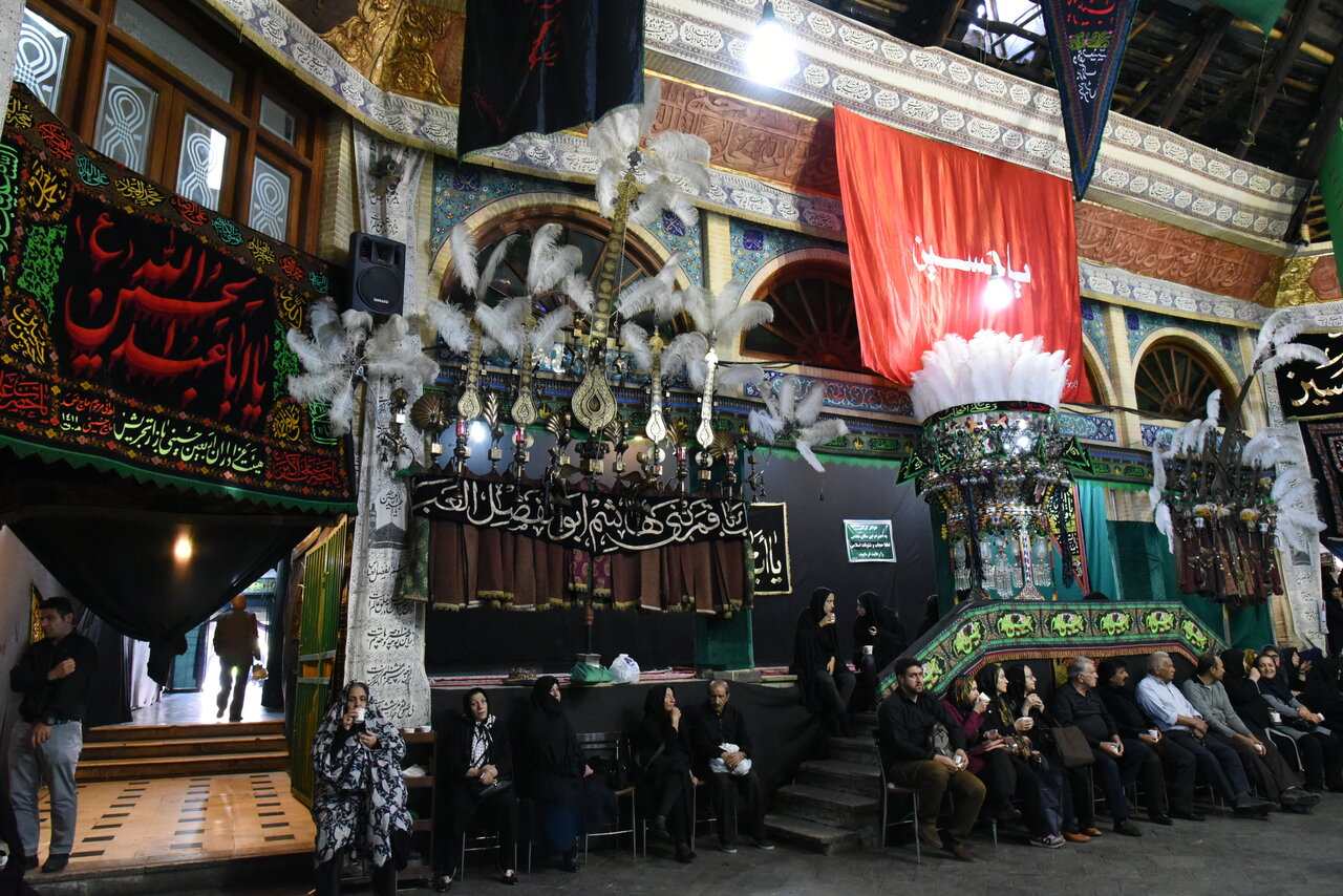 پیرغلامان تجریش از 150 سال عزاداری سیدالشهدا (ع) در این محله از پایتخت میگویند | تکیهای در بازار با خیرات قهوه