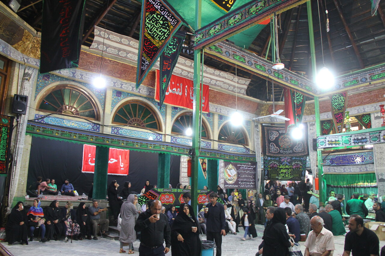 پیرغلامان تجریش از 150 سال عزاداری سیدالشهدا (ع) در این محله از پایتخت میگویند | تکیهای در بازار با خیرات قهوه