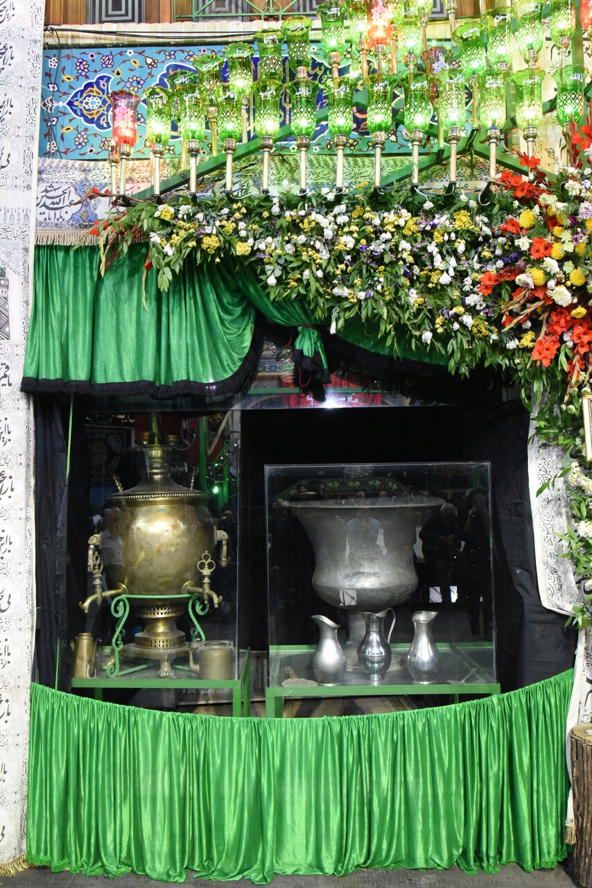 پیرغلامان تجریش از 150 سال عزاداری سیدالشهدا (ع) در این محله از پایتخت میگویند | تکیهای در بازار با خیرات قهوه