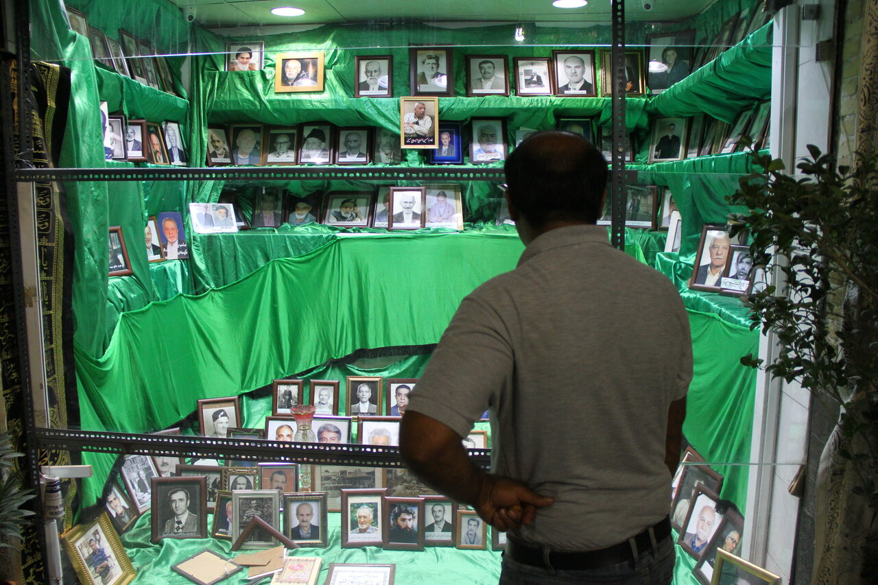 پیرغلامان تجریش از 150 سال عزاداری سیدالشهدا (ع) در این محله از پایتخت میگویند | تکیهای در بازار با خیرات قهوه