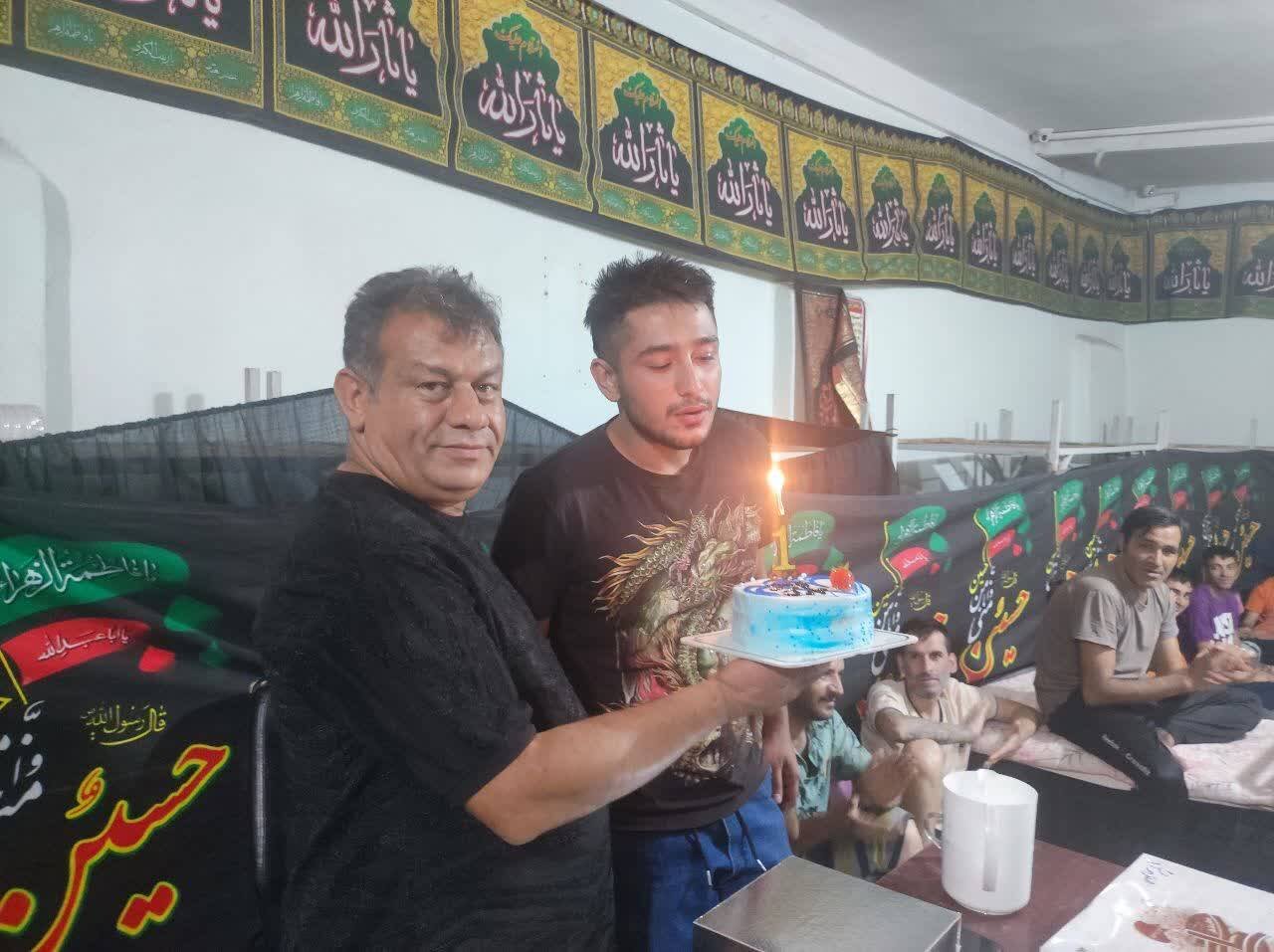 یک لقمه غذای نذری و توسل به قمر بنیهاشم(ع) نجاتم داد | داستان شروری که حالا ناجی معتادان و خلافکاران شده است