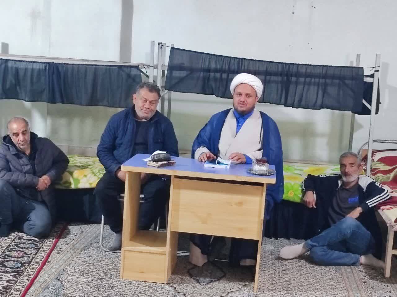 یک لقمه غذای نذری و توسل به قمر بنیهاشم(ع) نجاتم داد | داستان شروری که حالا ناجی معتادان و خلافکاران شده است