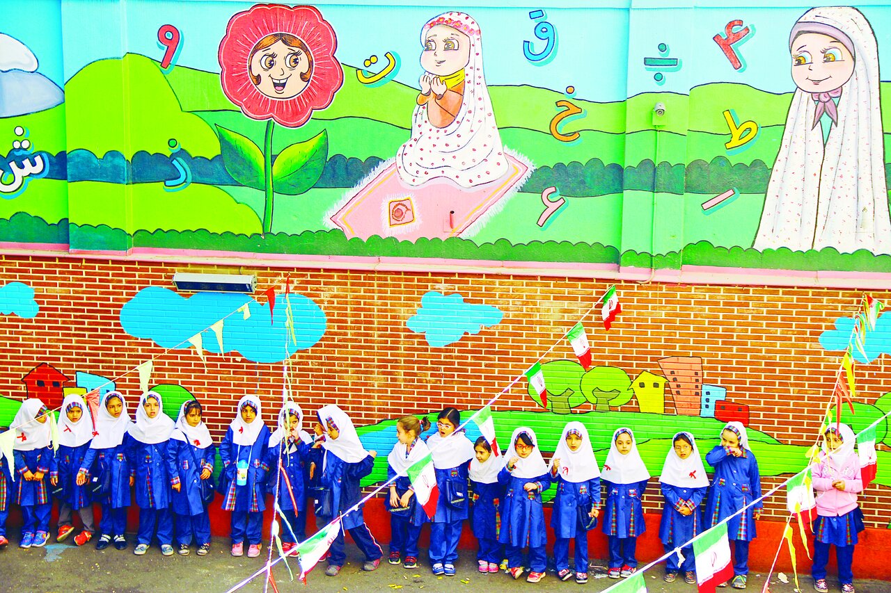 معلم هممحلی، خانهاش را وقف ساخت مدارس کرد | برای نوسازی مدرسه انگشترهایش فروخت