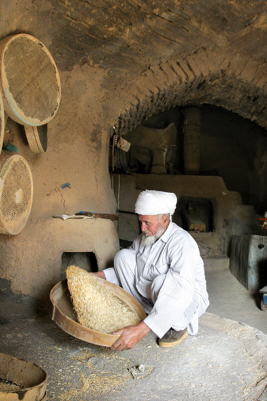 اینجا از باد نان در میآورند