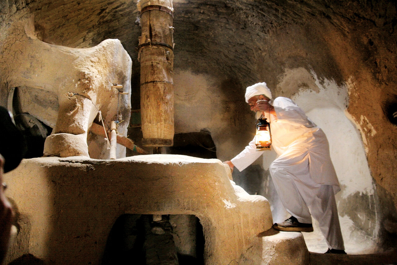 اینجا از باد نان در میآورند