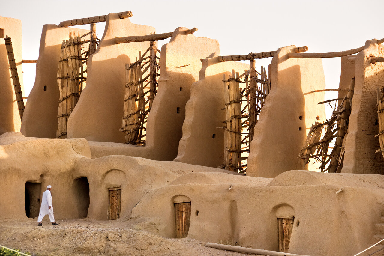 اینجا از باد نان در میآورند