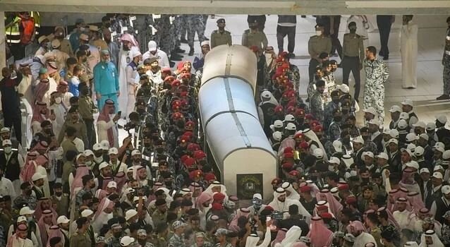 پرده جدید کعبه برافراشته شد | نحوه تعویض پرده کعبه را ببینید