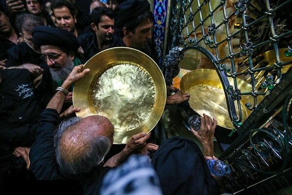 طشتگذاری در هیئت اردبیلیها | چهرههای مشهوری که در شکلگیری این حسینه سهم داشتند