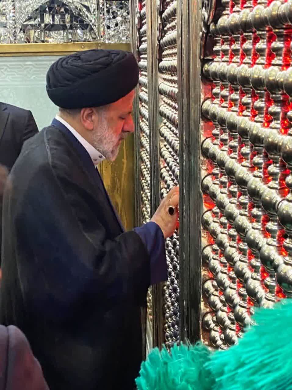 تصویر حضور رئیس جمهور در حرم حضرت عبدالعظیم(ع) در شب سوم محرم