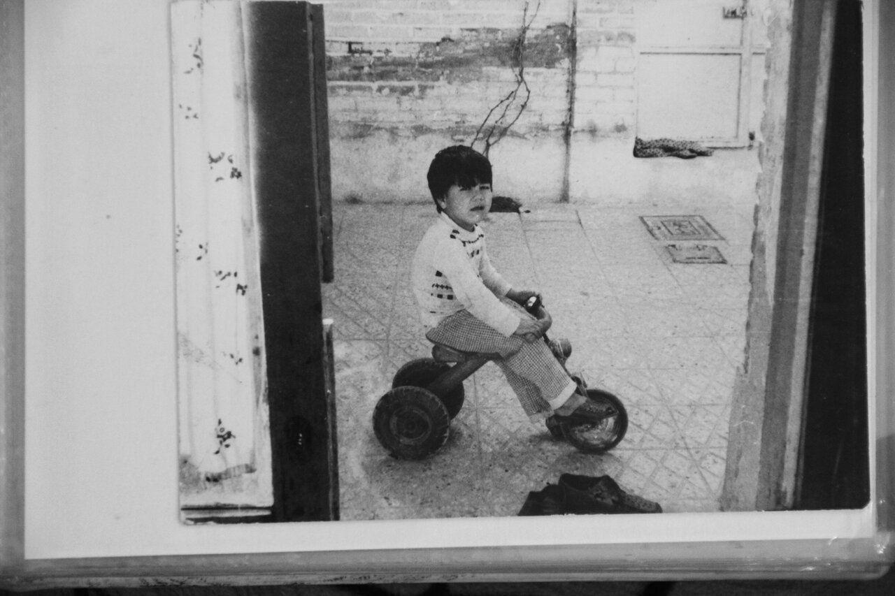 گفتوگو با خواهر شیخ حسین انصاریان، مادر شهید و بانوی خیّر محله آهنگ | دورهمیهای خانوادگی برکت است