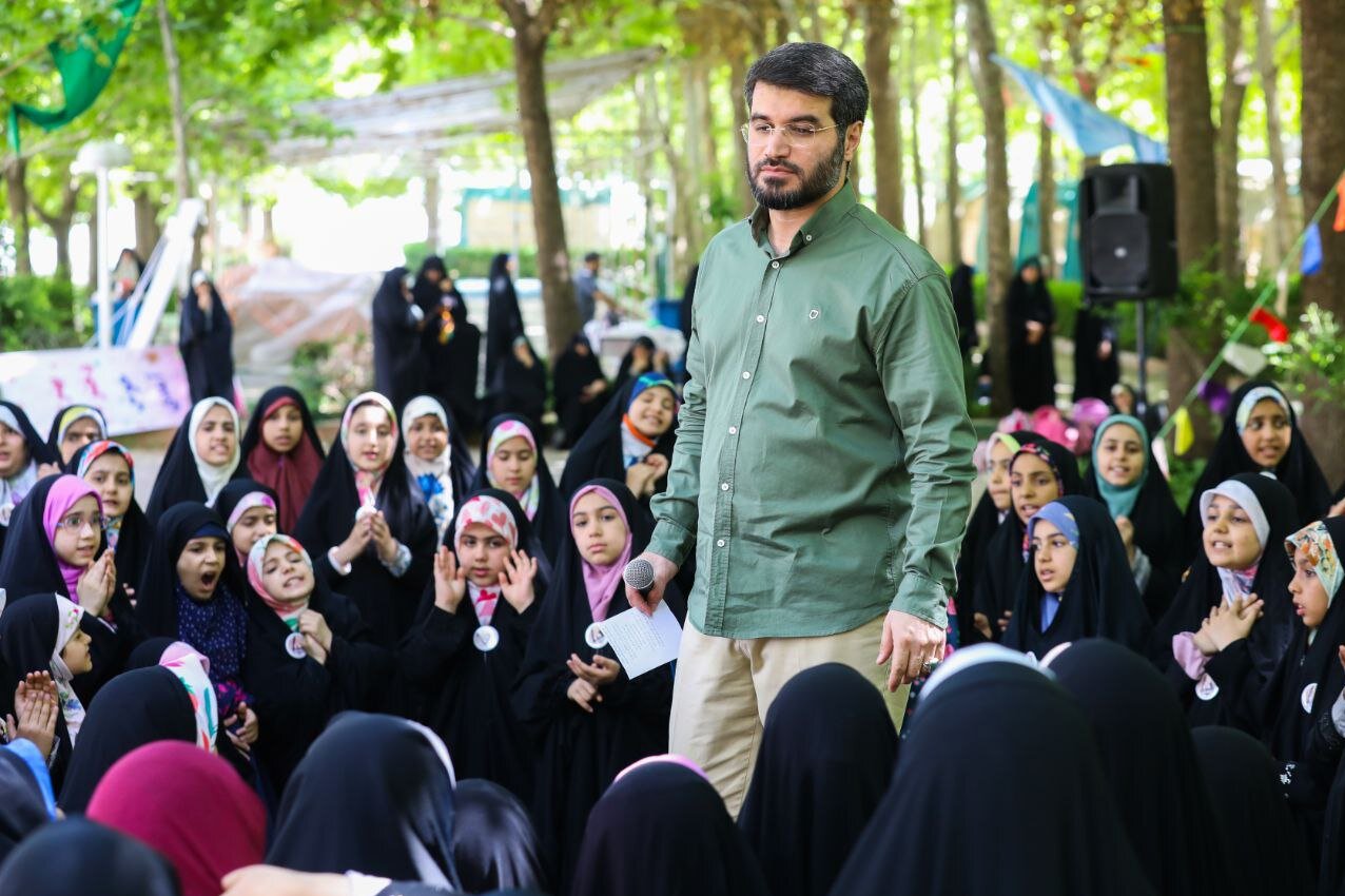 سربازان قاسم در هیئت آیین حسینی | برنامههای ویژه حاج میثم مطیعی برای نوجوانان پایتخت