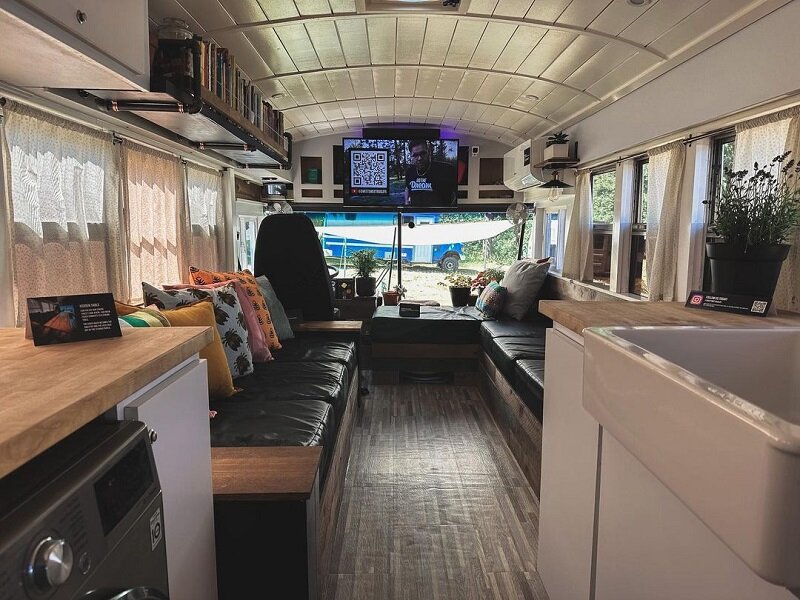 تصاویر | خانه رویایی در یک اتوبوس مدرسه