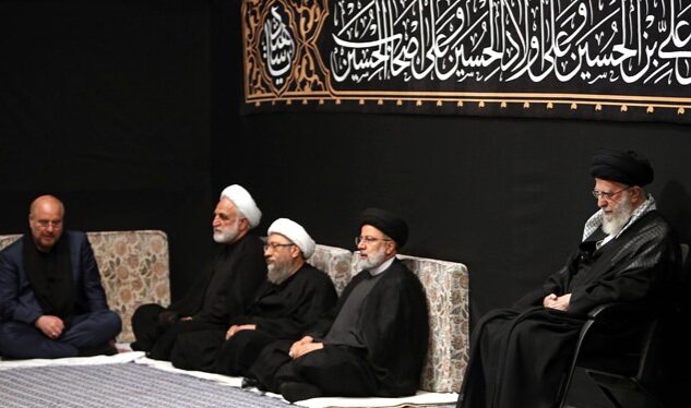تصاویر | اولین شب عزاداری حضرت اباعبدالله الحسین (ع) با حضور رهبر انقلاب برگزار شد | حضور روسای قوا و آملی لاریجانی