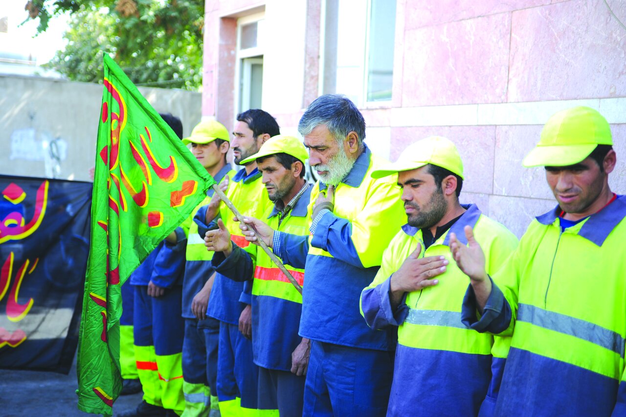 چشمان خیس و دستان پینهبسته