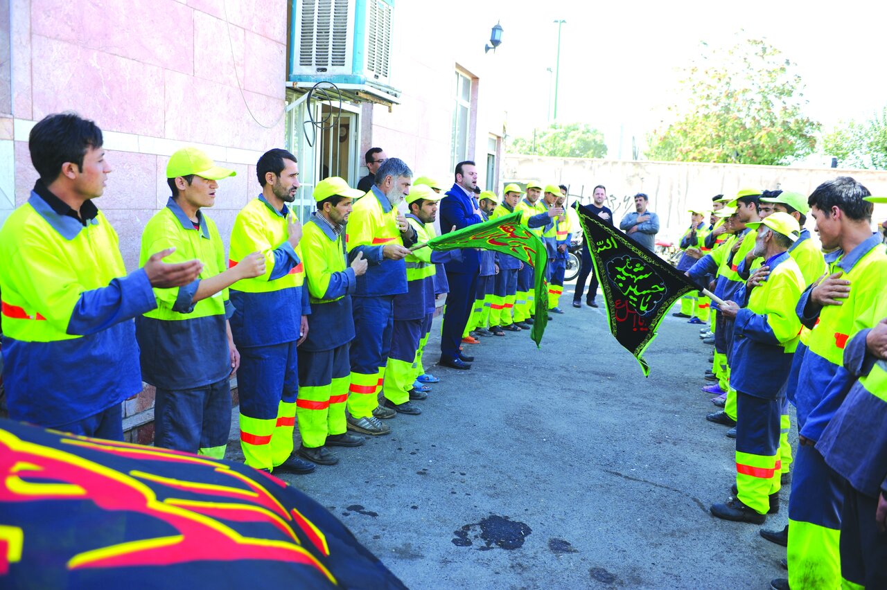 چشمان خیس و دستان پینهبسته