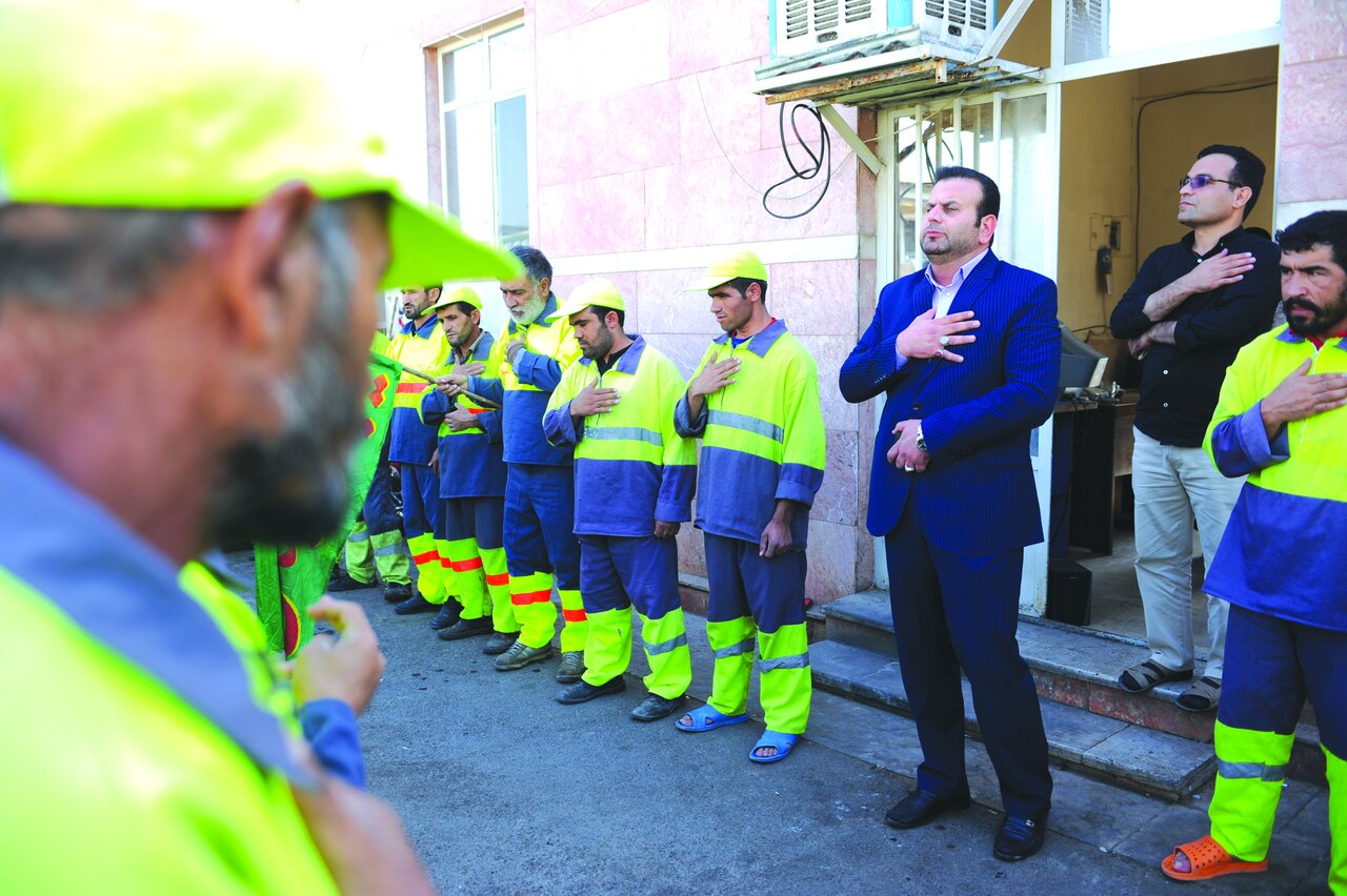 چشمان خیس و دستان پینهبسته