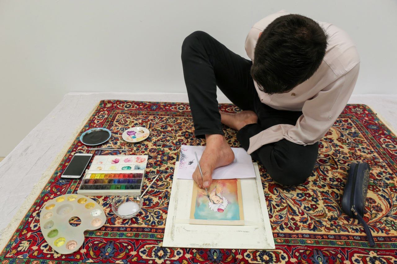 آنها با پا و دندان نقاشیهای محشری میکشند