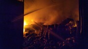 آتش سوزی گسترده در انبار ۱۲۰۰ متری جنوب تهران