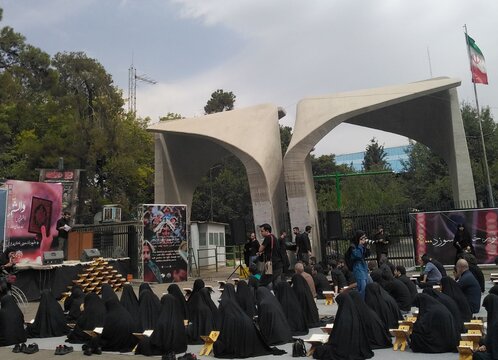 تجمع دانشجویان مقابل دانشگاه تهران در محکومیت اهانت به قرآن