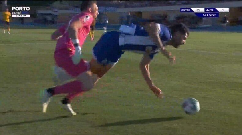 عکس | حرکت عجیب طارمی در بازی پورتو | واکنش تمسخرآمیز یک رسانه