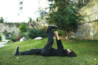 با این حرکات کمر درد را درمان کنید